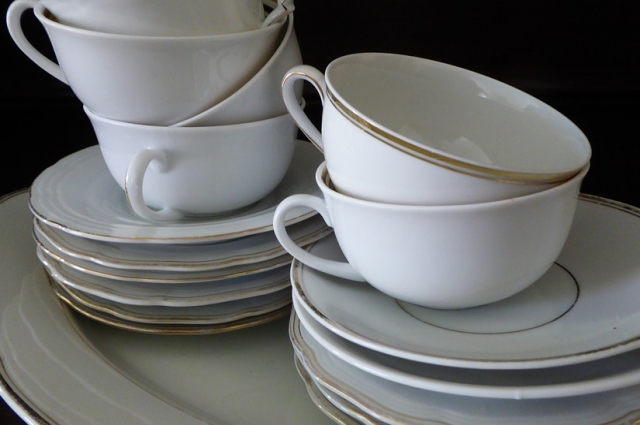 Народная мудрость гласит, что разбитая в Крещение посуда - на счастье.