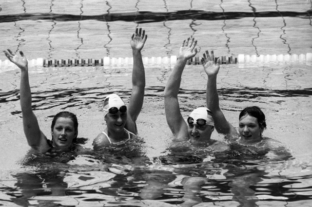Международные соревнования Дружба-84 . Плавание. Женская команда ГДР, занявшая первое место в комбинированной эстафете 4 по 100 метров