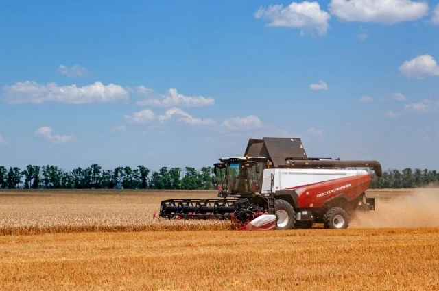 Техника от Ростсельмаш, надёжная и современная, помогает фермерам.