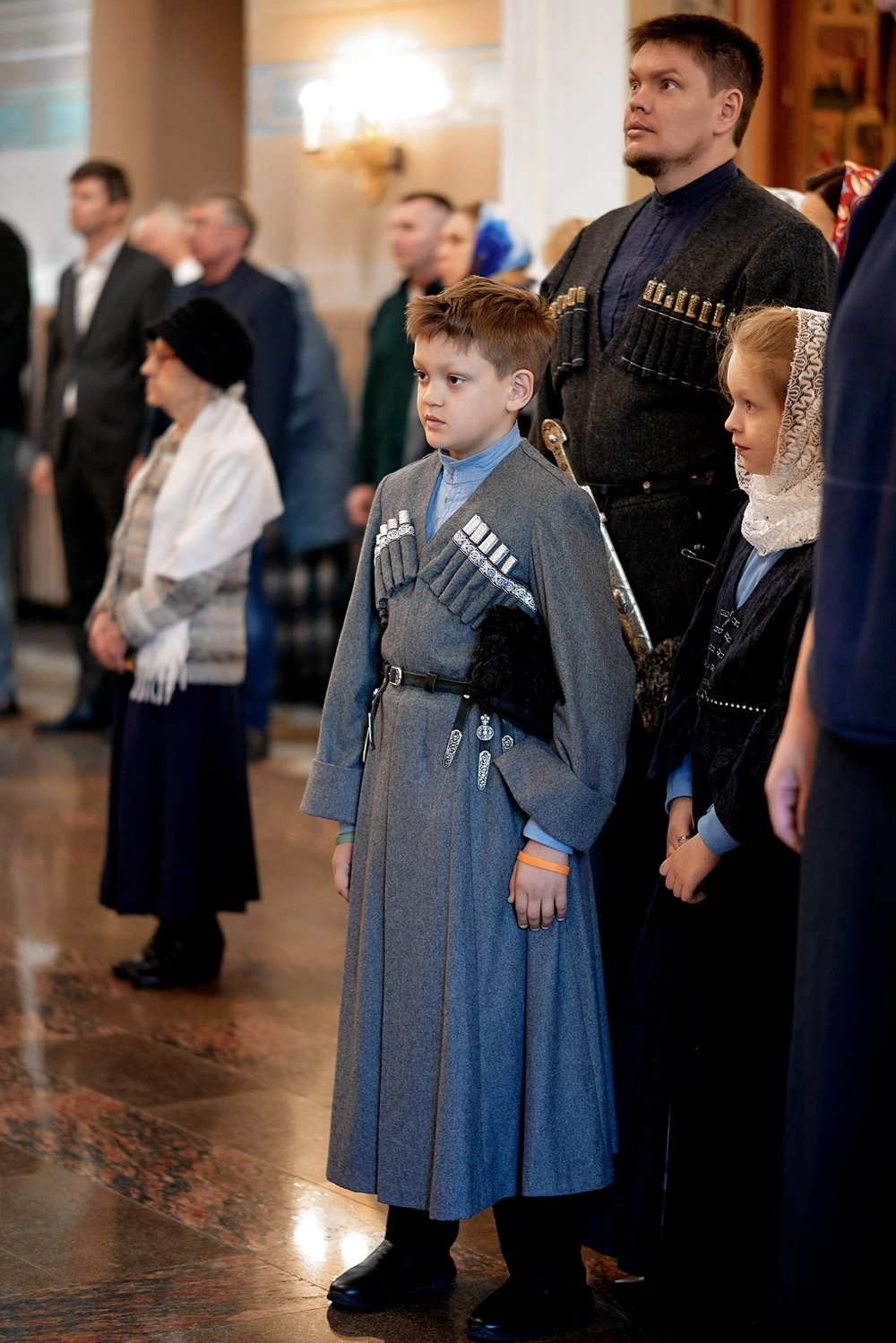 Игорь с сыном и дочерью.