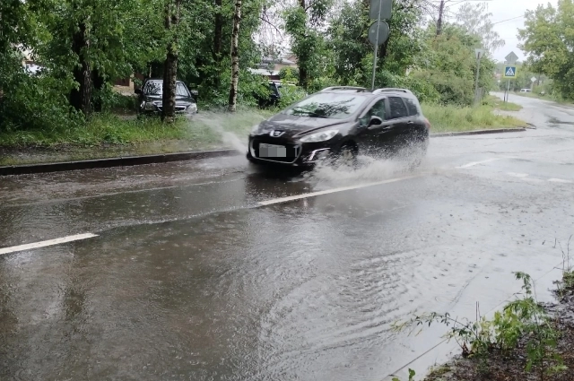 Лужи на дорогах образовались очень быстро.