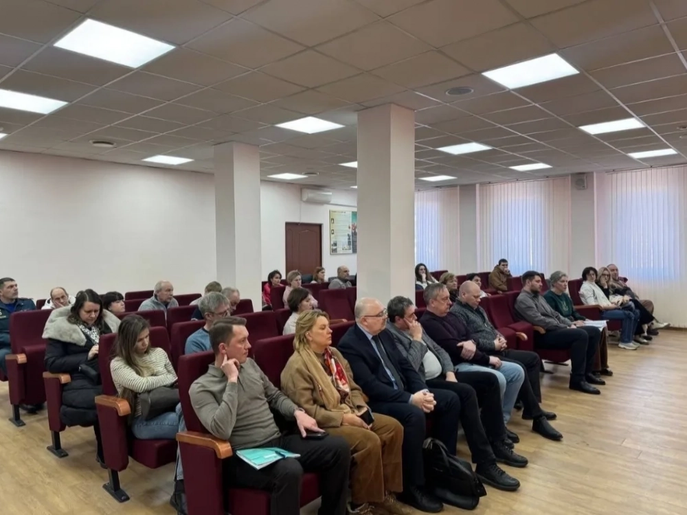 Встреча с дольщиками долгостроя в Калуге с представителями СК России.