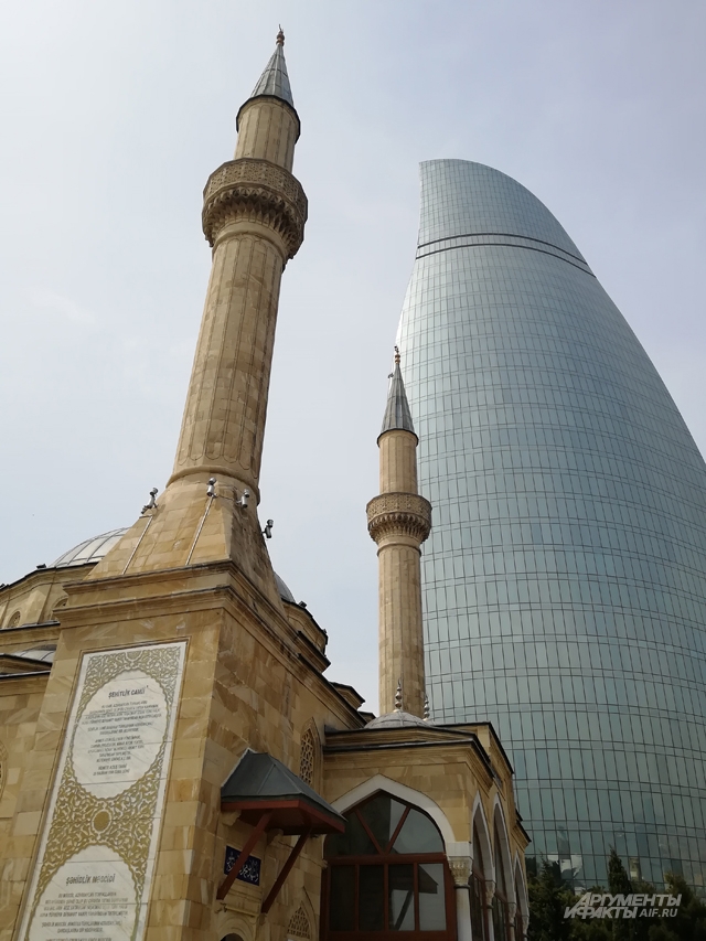 Традиции и современность в Баку живут в гармонии друг с другом.