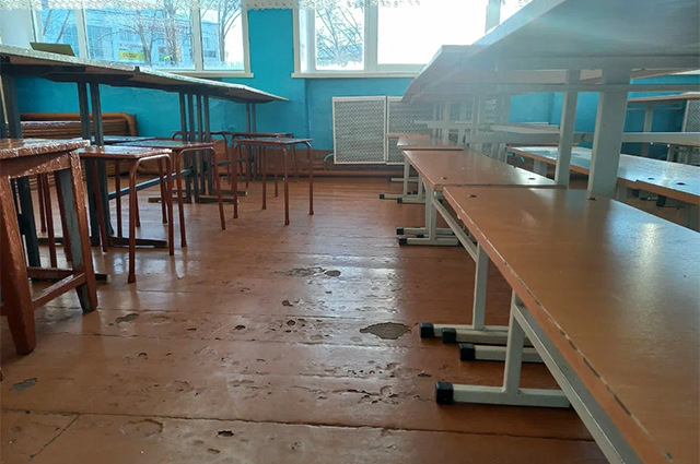 В старой школе.