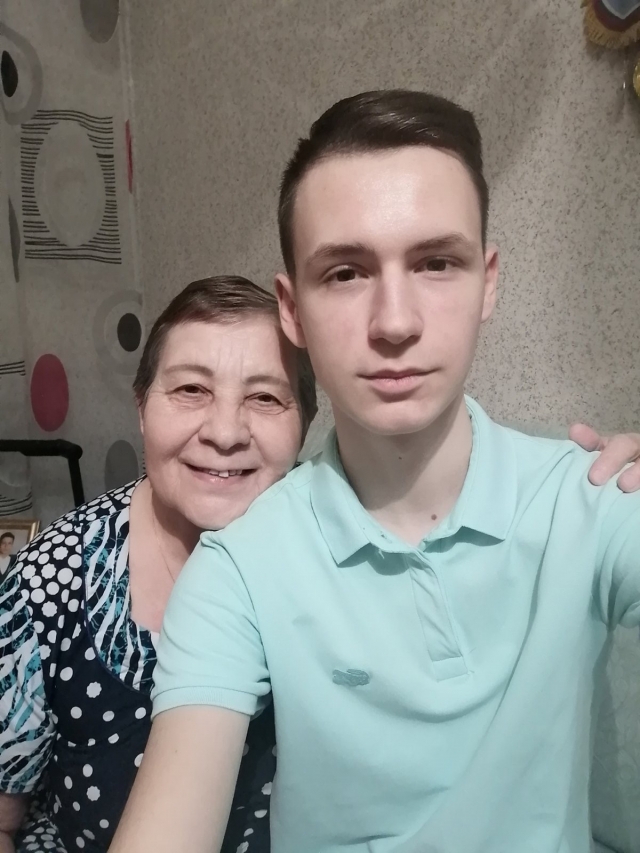 Внук Анны Александровны блог не ведёт, а в ТикТок заходит посмотреть ролики бабушки.