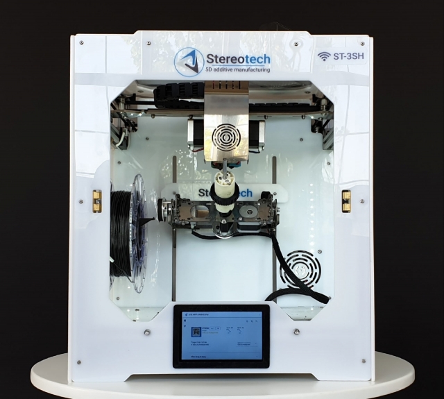 Особенность 5D-принтера в том, что запчасти создаются путем объемной печати на рабочей оси.