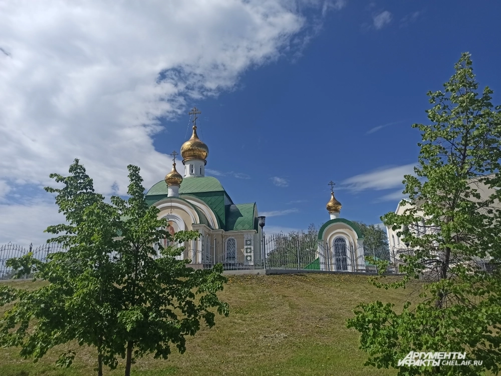 Церковь Владимира Равноапостольного в поселке Смолино.