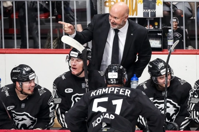 Бенуа Гру (в центре) оставил яркий след в истории клуба.