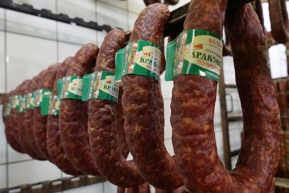 Производство полукопченой колбасы.