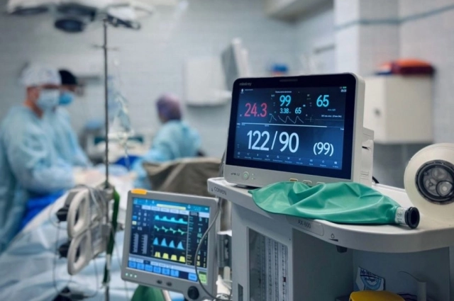 По словам врача, у него есть все квалификации для проведения косметологических процедур.