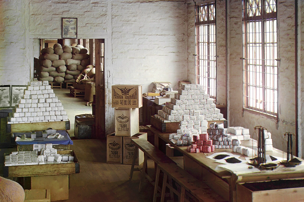 На чаеразвесочной фабрике под Батумом. Начало XX века. Фото Прокудина-Горского