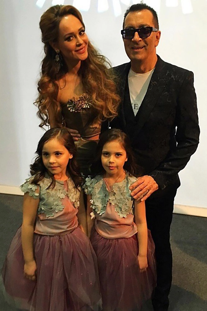 Александр Буйнов с дочерью Юлией и внучками.