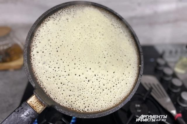 Блины получаются ажурными.