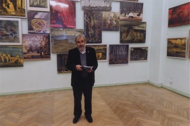 Сергей Удалов на персональной выставке.