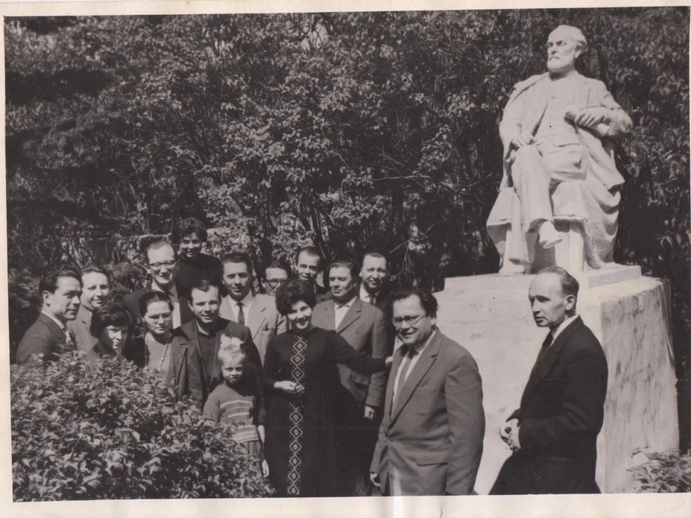 Юрий Гагарин в мемориальном доме-музее им. Циолковского в Калуге. 