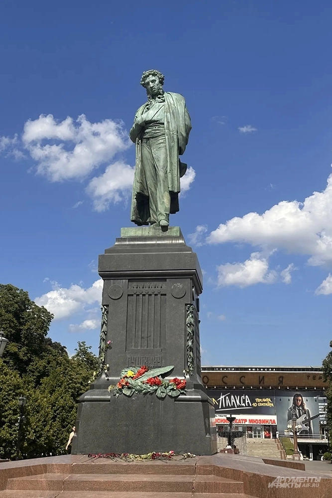 Памятник Александру Пушкину на Пушкинской площади.