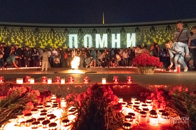 Акция «Свеча памяти» в честь погибших в Великой Отечественной войне в Парке Победы. 