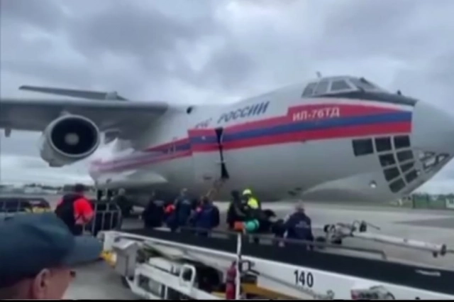 Самолёт, на котором были эвакуированы пострадавшие.