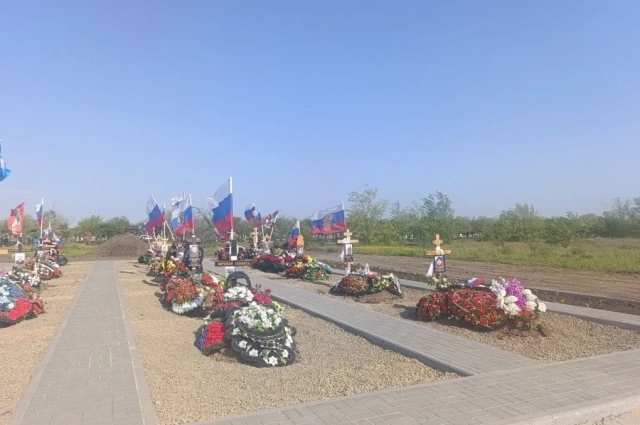 Благодаря внимаю СМИ, власти поручили разобраться о скандалом вокруг Аллеи Героев в Азове.