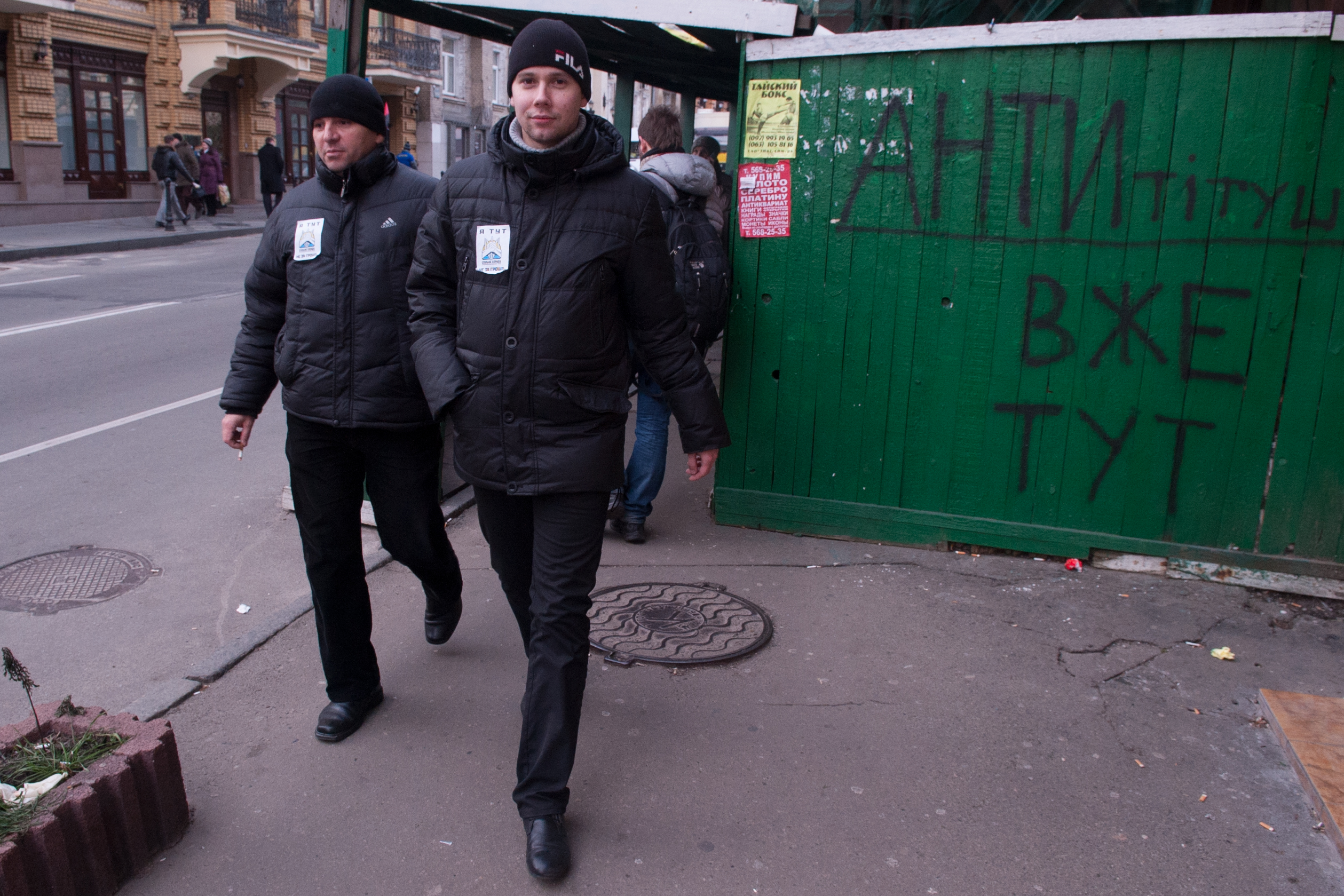 Граффити против титушек-провокаторов в районе майдана Незалежности
