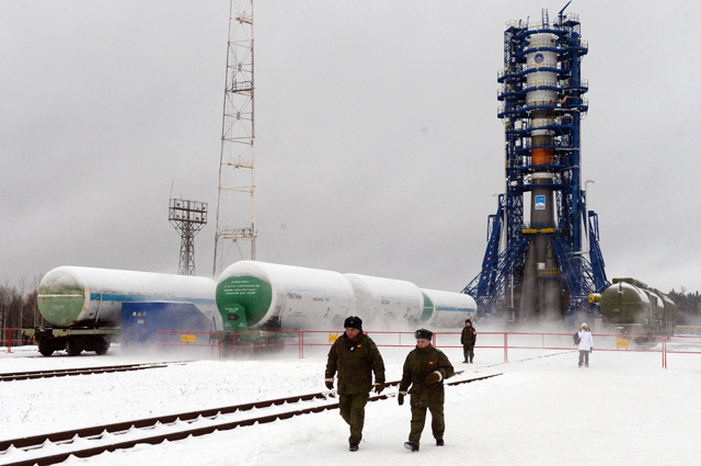 Ракета-носитель «Союз-2.1б» с новым аппаратом системы Глонасс, установленная на стартовом комплексе космодрома «Плесецк» в городе Мирный.