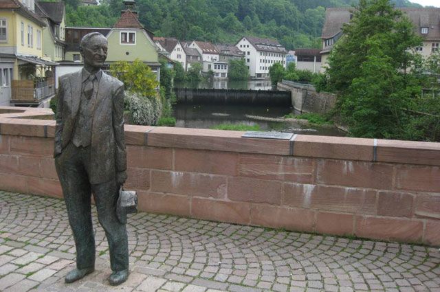 Памятник Герману Гессе в Кальве, городе, где родился писатель