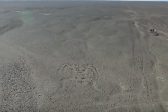 Изображение фигуры пришельца в пустыне Наска.