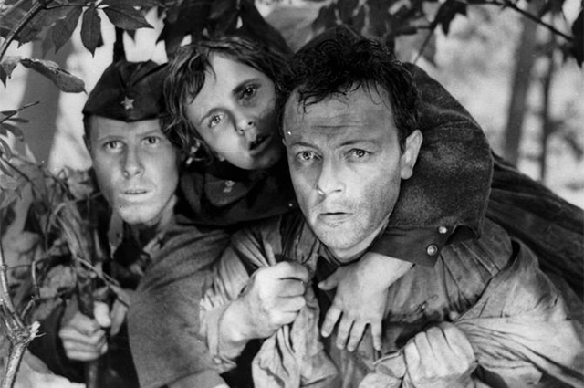 Кадр из фильма «Живые и мёртвые», 1964 г.