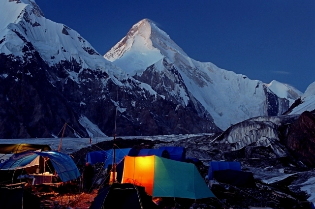 Базовый лагерь на Пике Победы расположен в Южном Иныльчеке.