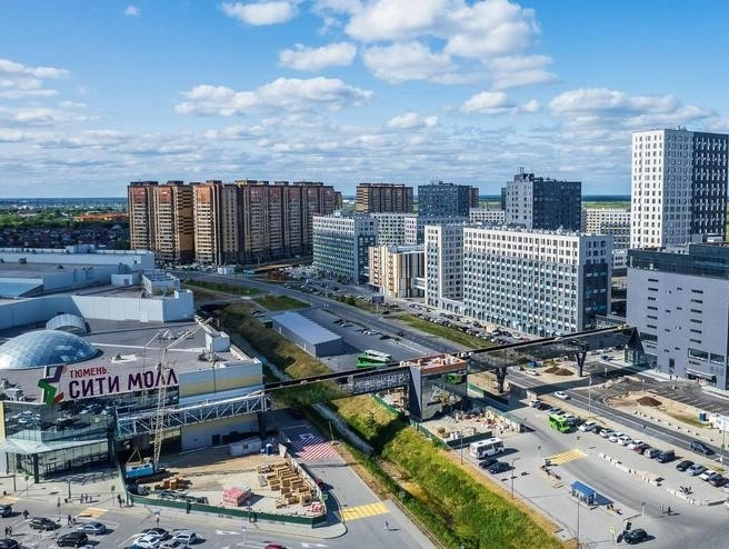 2023 год. Строительство первого на Урале крытого перехода от ЖК к ТРЦ