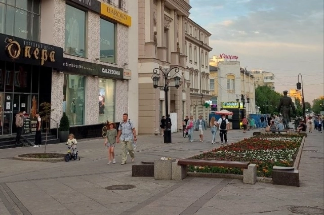 в десятках аэропортов введены ограничения на полеты