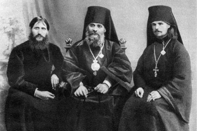 Распутин, епископ Гермоген и монах Илиодор. 
