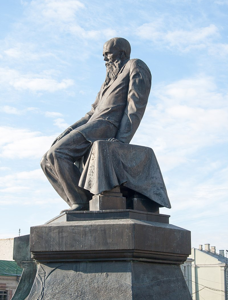 Памятник Достоевскому у Библиотеки им. Ленина.