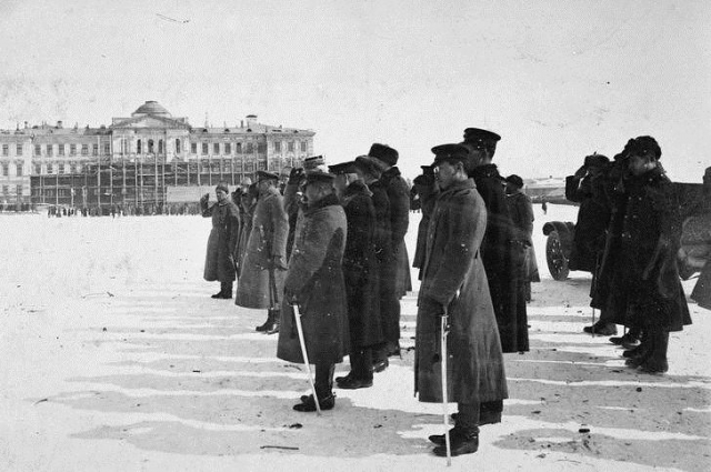 Адмирал Колчак на параде, 1919, Омск.