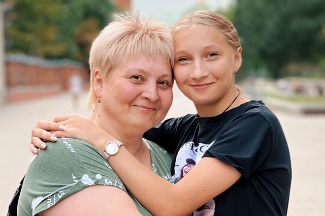 Настя Радостева с мамой.