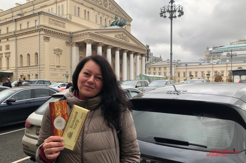 Очередь в большой театр на щелкунчика сейчас. Фотосессия у большого театра. Фото мажоров у большого театра. Очередь за билетами в большой театр на Щелкунчика. Билеты Щелкунчик большой театр 2022.