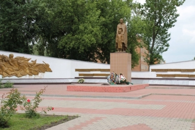 Памятник советским воинам в селе Дмитриевка Яковлевсокго округа. 