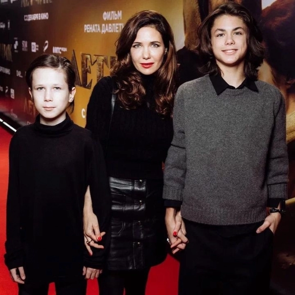 Екатерина Климова с сыновьями.