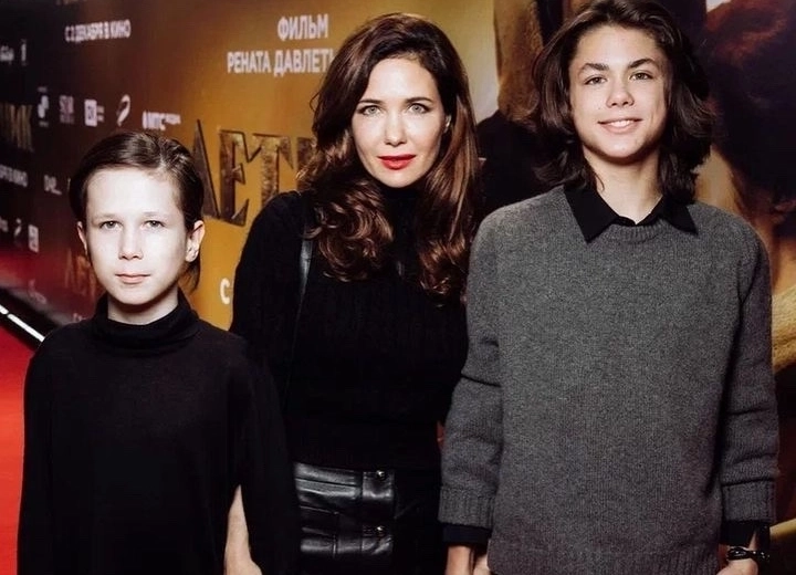 Екатерина Климова с сыновьями.