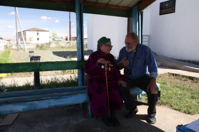 Некоторые жители Монголии до сих пор помнят учёных, которые избавили их страну от чумы. Они принимали гостей. как родных.