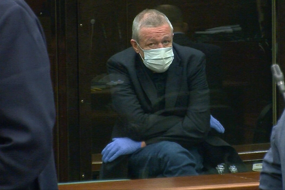 Актер Михаил Ефремов во время оглашения постановления Мосгорсуда о смягчении срока наказания до 7,5 года лишения свободы. 22.10.2020