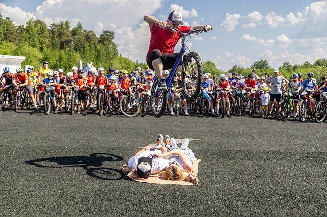 Более 500 велосипедистов приняли участие в массовых велогонках на Шарташе