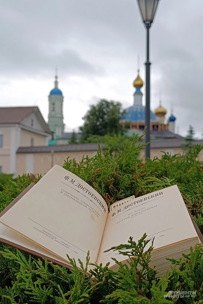 Звери рвут сердца. Что искал Достоевский и ищут паломники в Оптиной пустыни