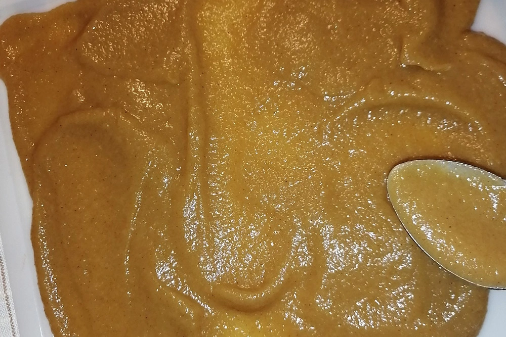 Яблочное пюре.