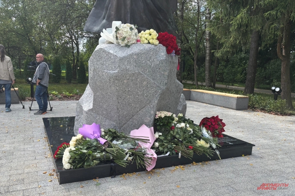 Открытие памятника Дарье Дугиной.