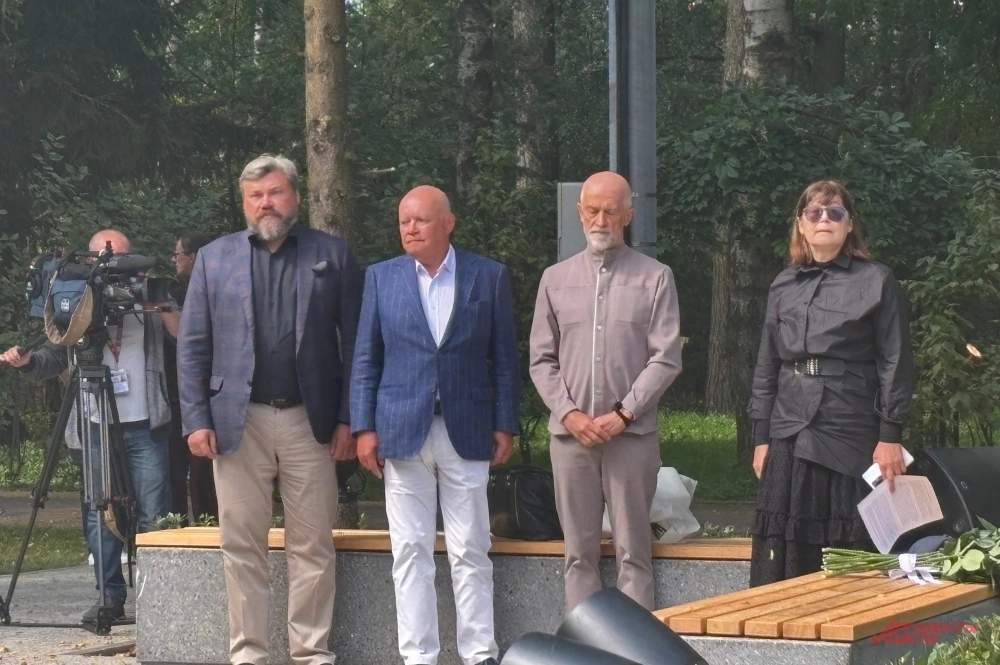 Открытие памятника Дарье Дугиной.