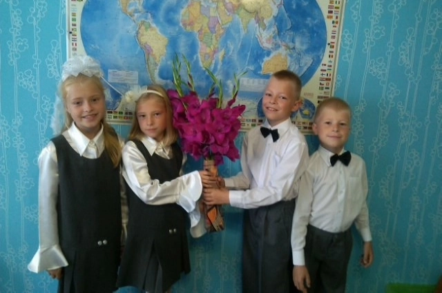 Собрать четверых детей в первый класс - не простая задача