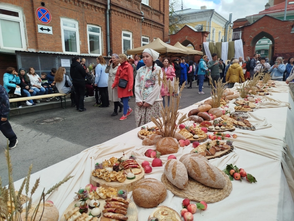 Во время фестивалей пермяков и гостей региона не только развлекают, но и кормят.