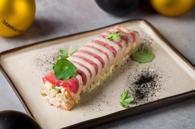 Оливье с уткой и курицей