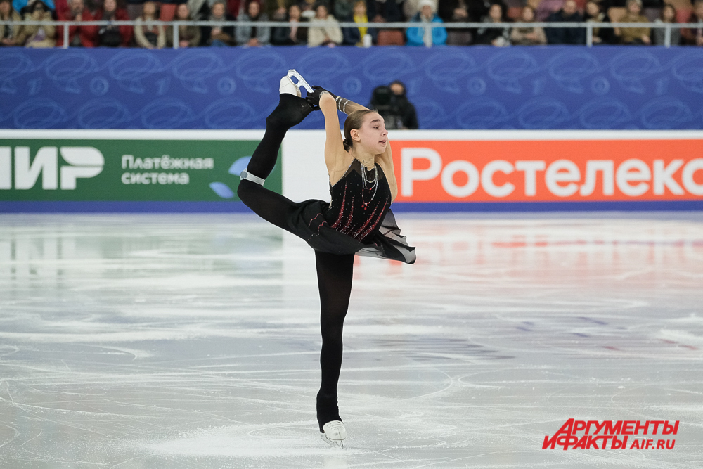 Екатерина Скулкина каталась с перебинтованной ногой.